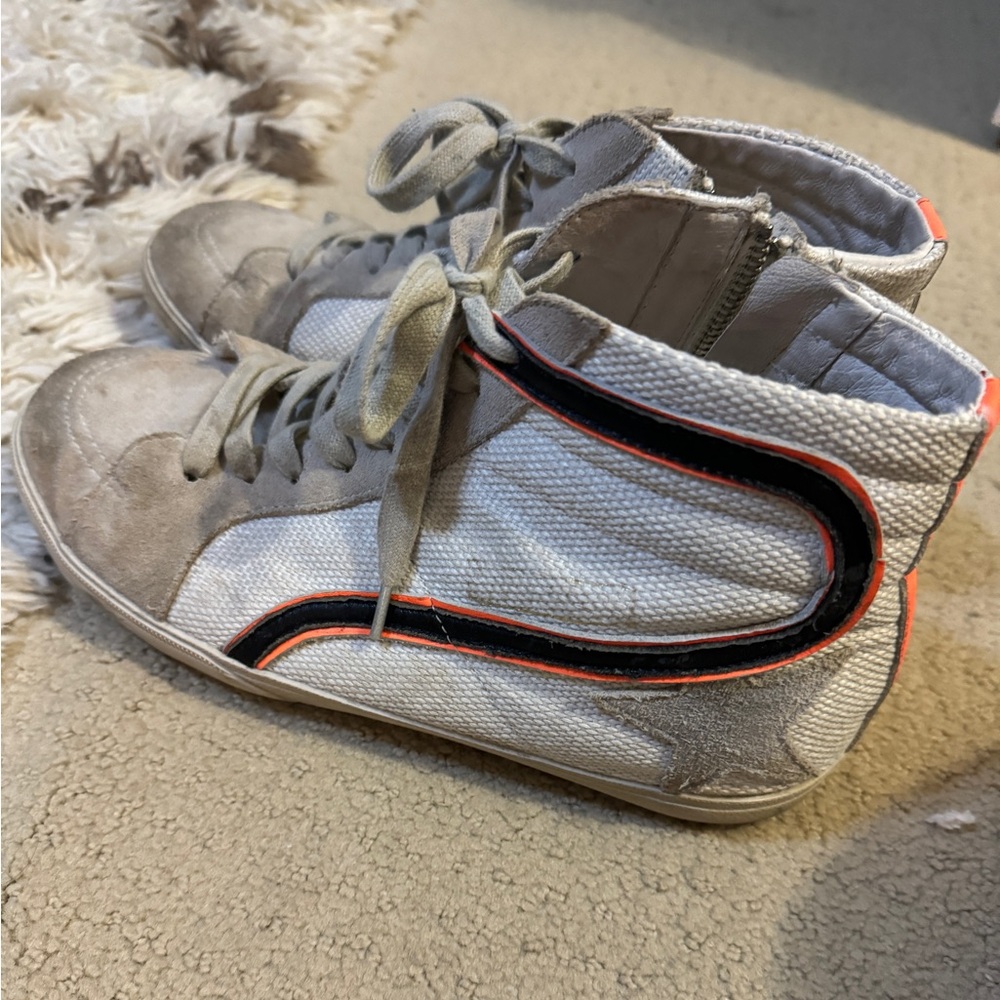 High-Top Women's Casual Sneakers in Light Gray with Black & Coral Accent